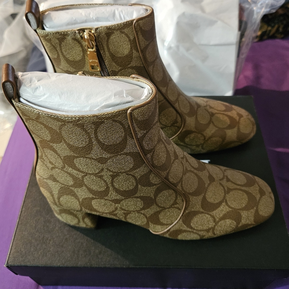 Coach boots Firm price